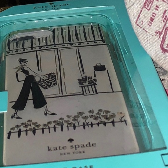 Kate Spade New York
iPhone 7 Plus 
A beautiful, Chic & Trendy Case in 9/10 cond - Picture 3 of 3
